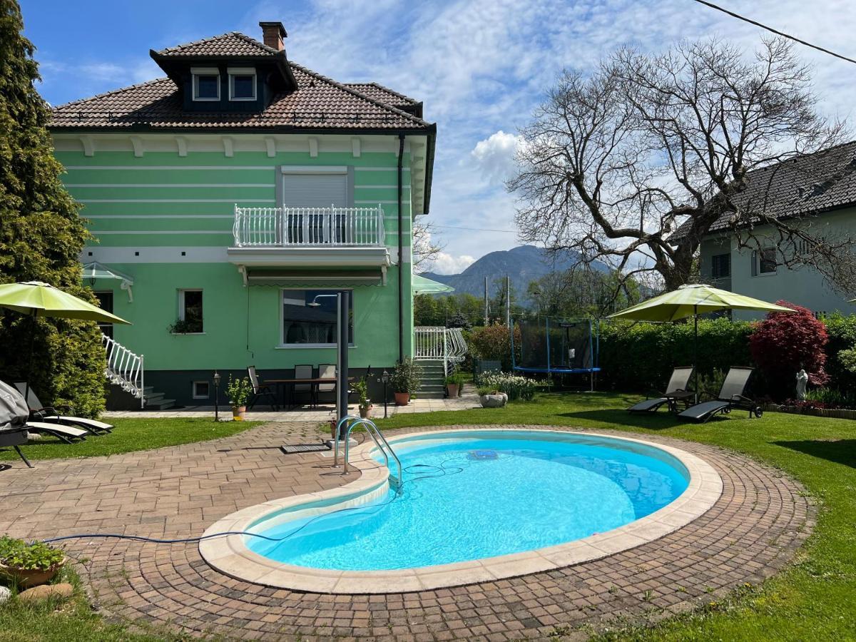 Vila Lesce With Heated Outdoor Pool 외부 사진