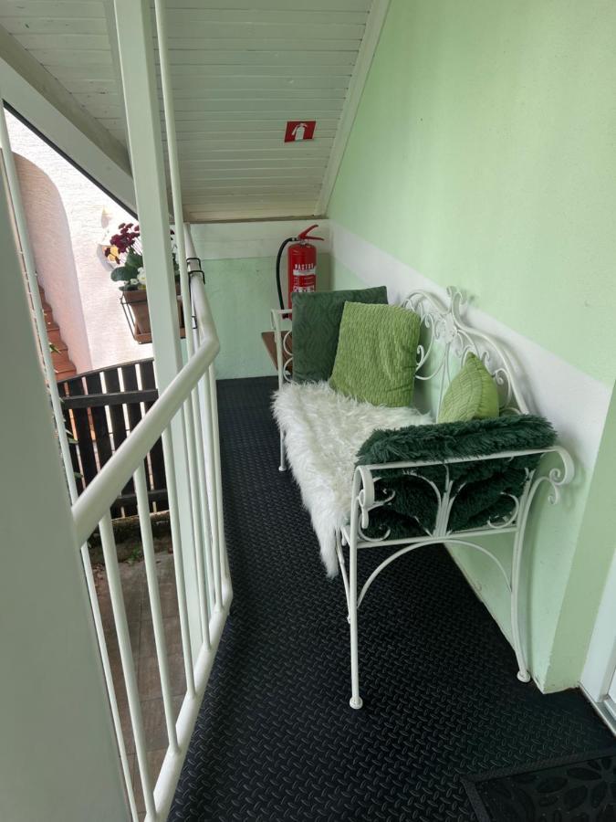 Vila Lesce With Heated Outdoor Pool 외부 사진