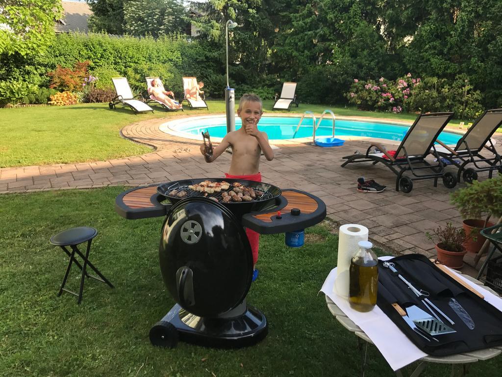 Vila Lesce With Heated Outdoor Pool 외부 사진